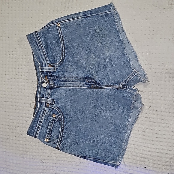 Levi's jeans shorts raw hem sz 32 - Picture 7 of 8